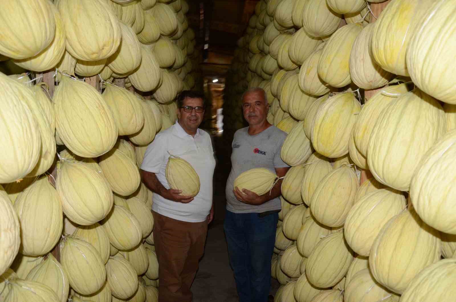 AB Tescilli Kırkağaç Kavunu Askılarda Kışa Hazırlanıyor