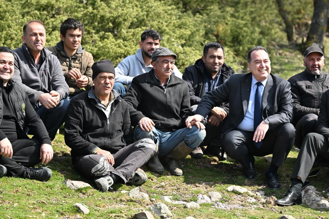 BÜYÜKŞEHİR’DEN HAYVANCILIĞA DESTEK: MERALAR GÜBREYLE BULUŞTU