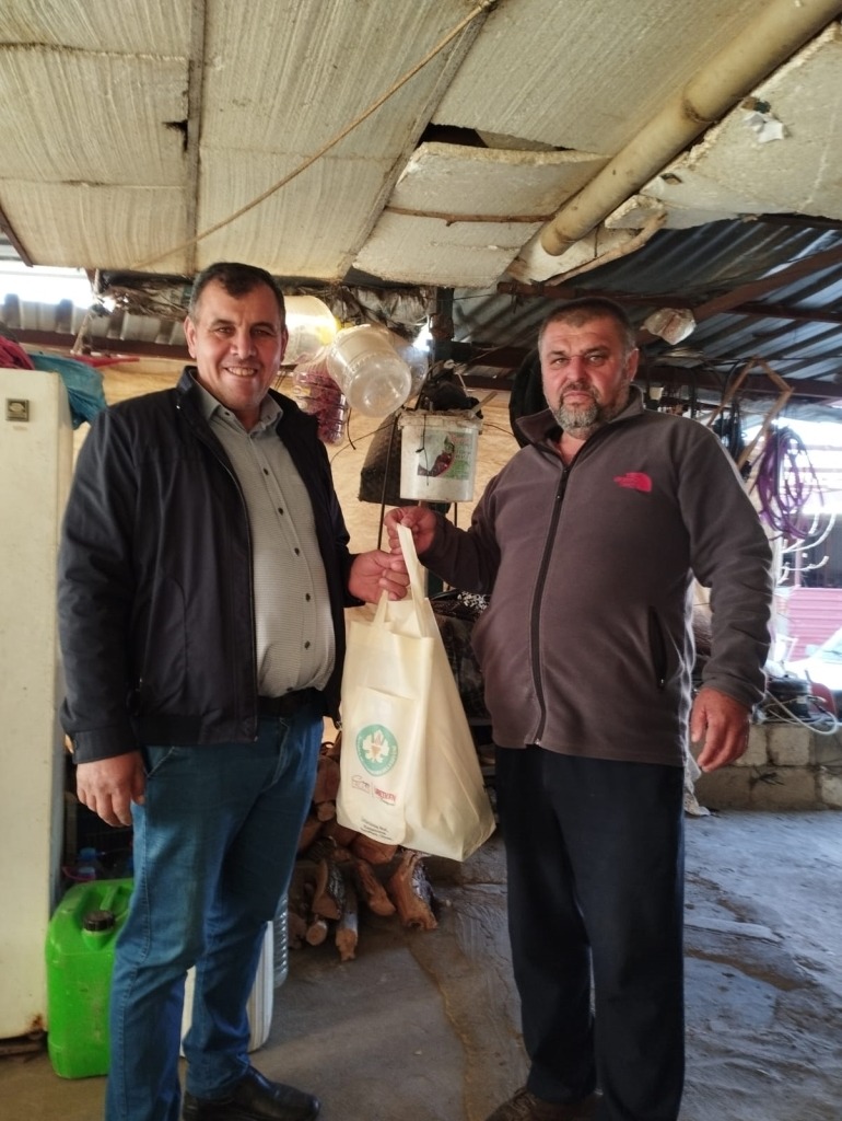 Manisa'da Sarıgöllü Üreticilere Sağım Hijyen Seti Desteği