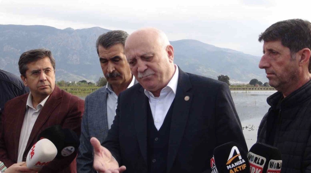 TZOB Genel Başkanı Bayraktar, Manisa’da su altında kalan tarım arazilerini inceledi, destek çağrısı yaptı
