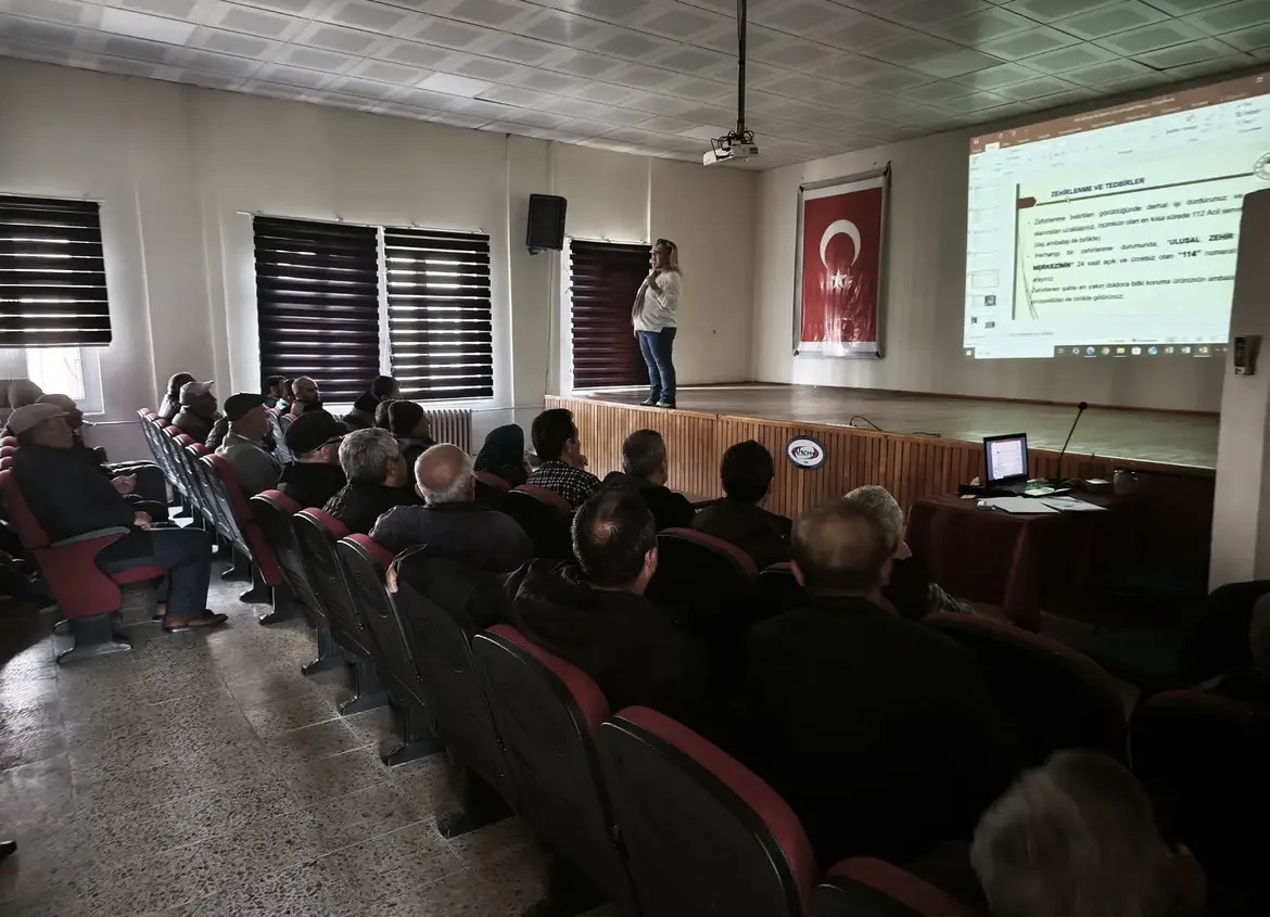 Ahmetli’de Üreticilere Bitki Koruma Eğitimi Verildi